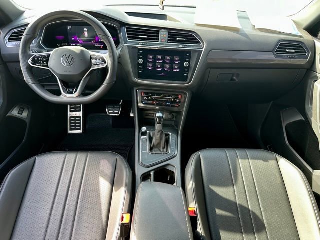 Used 2022 Volkswagen Tiguan SE R-Line image 16