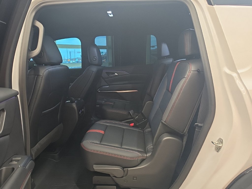 Used 2025 Chevrolet Traverse RS w/ LPO, Floor Liner Package FWD image 43