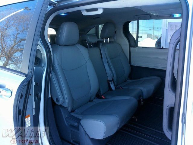 Used 2021 Toyota Sienna XLE w/ XLE Plus Package image 32