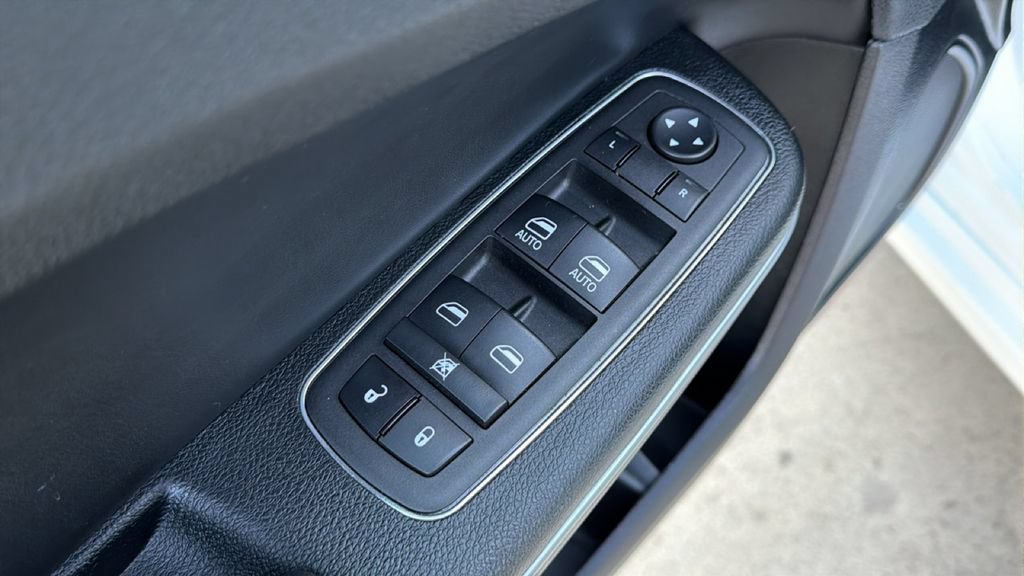 Used 2023 Chrysler 300 S RWD image 12