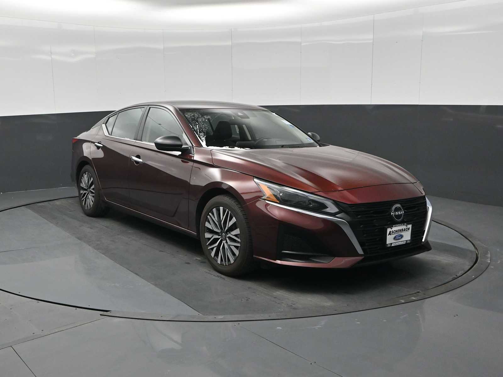 Used 2024 Nissan Altima 2.5 SV image 2