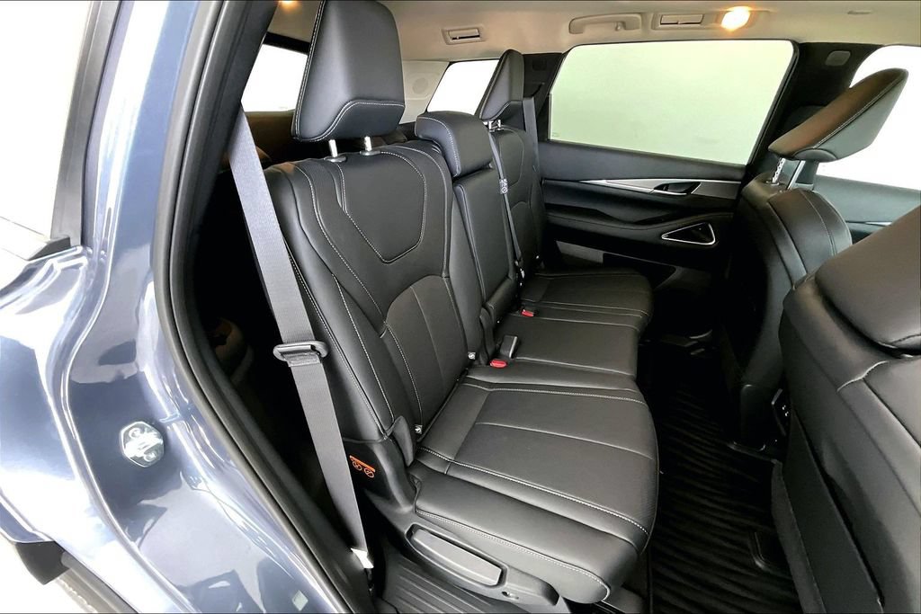 New 2027 INFINITI QX60 Luxe w/ Cargo Package FWD image 9