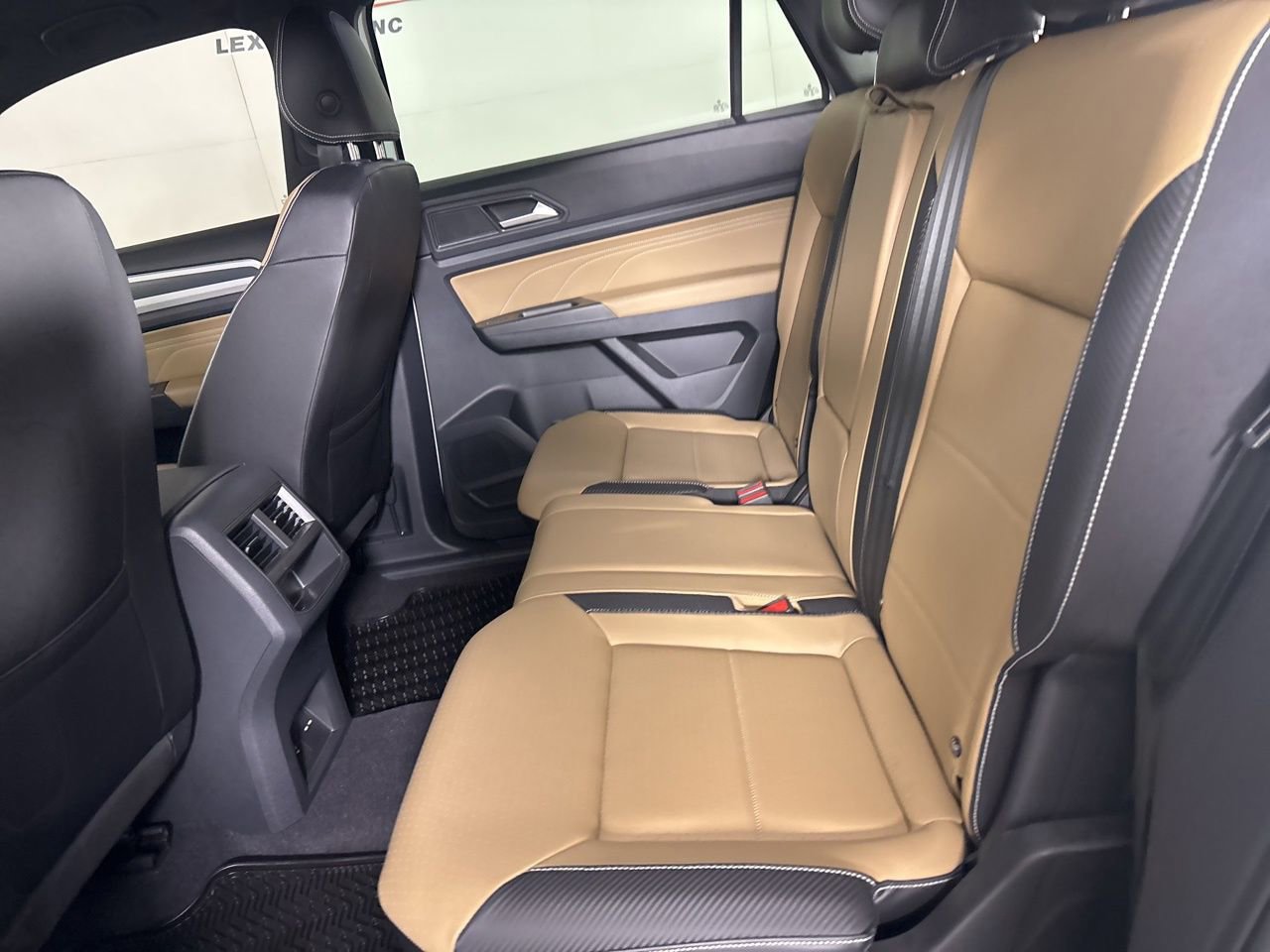 Used 2023 Volkswagen Atlas Cross Sport SE w/ Panoramic Sunroof Package image 21