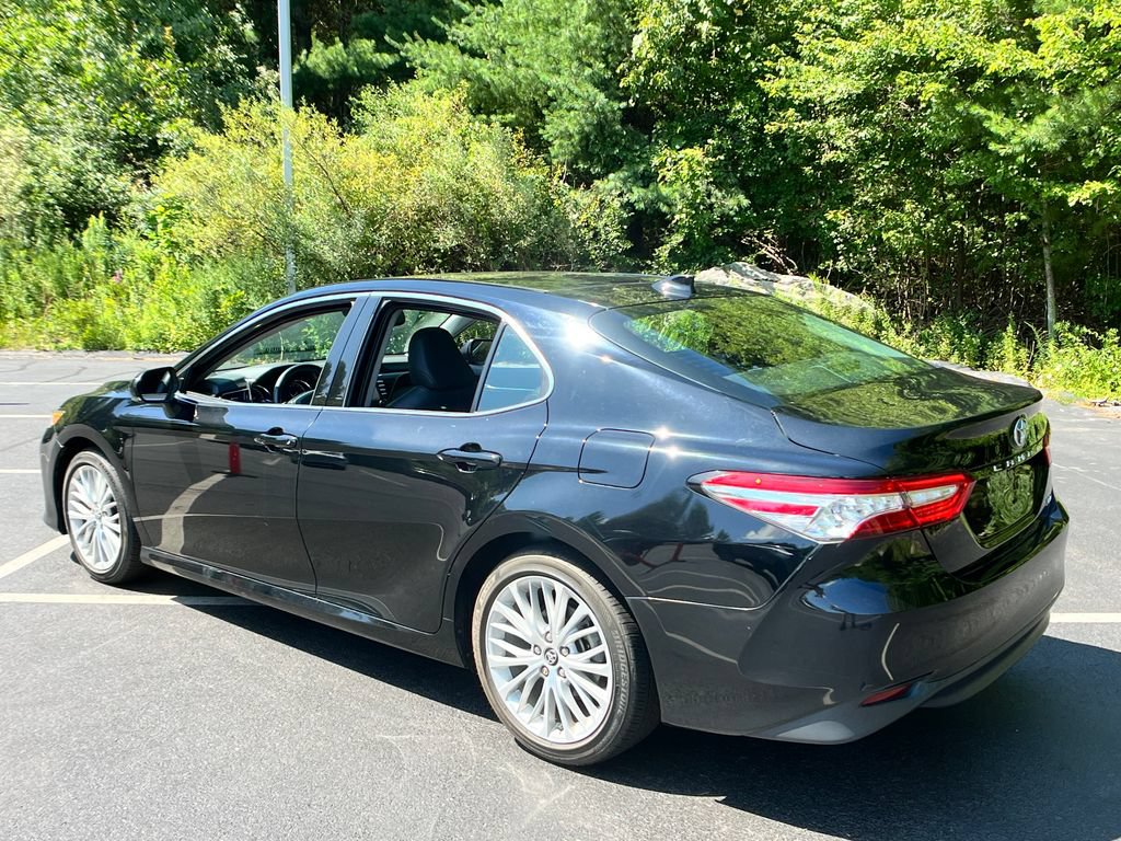Used 2020 Toyota Camry XLE FWD video 3