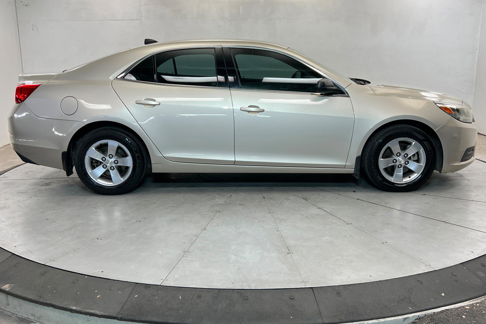 Used 2014 Chevrolet Malibu LS FWD image 7