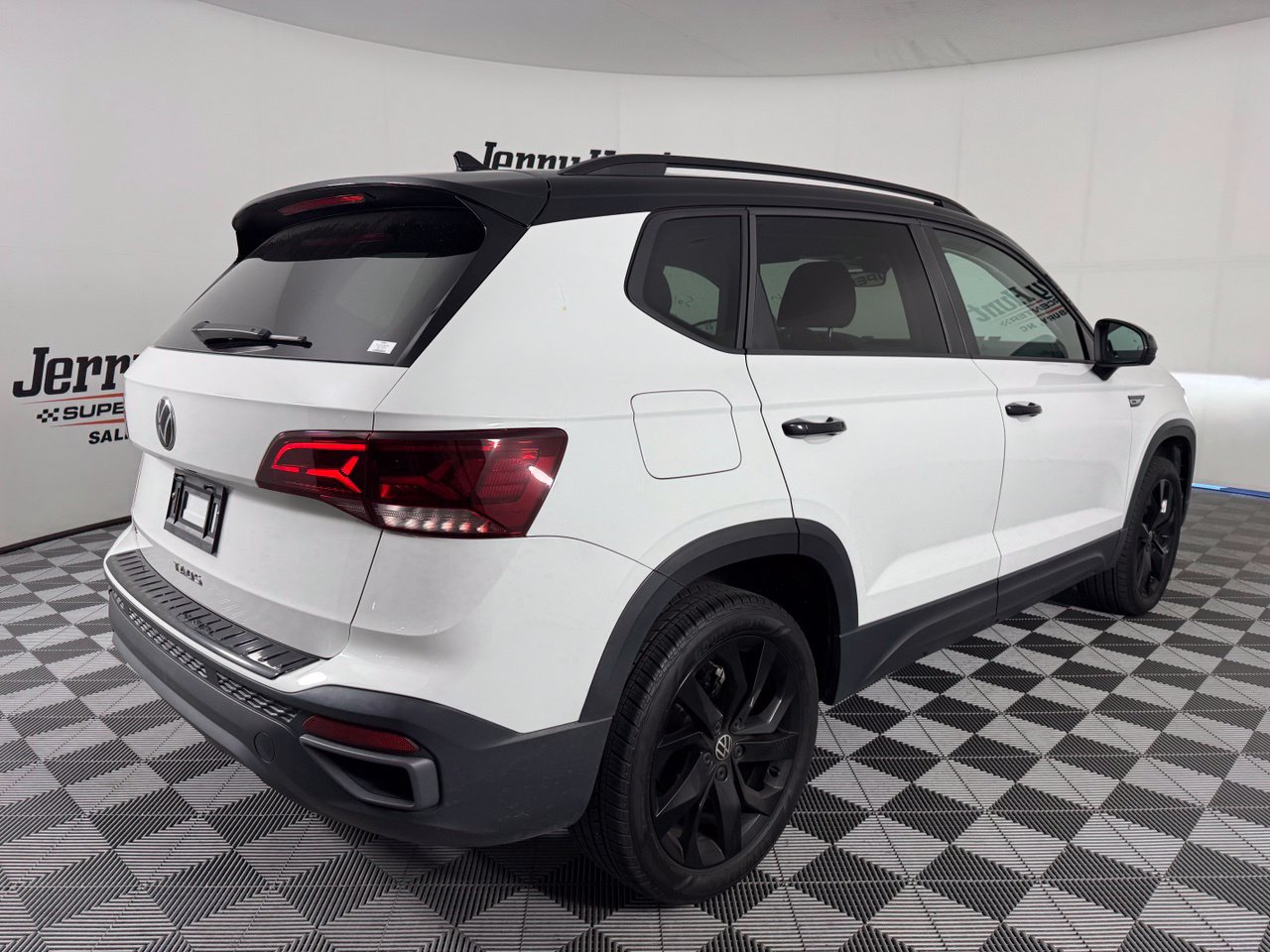 Used 2024 Volkswagen Taos SE FWD image 7