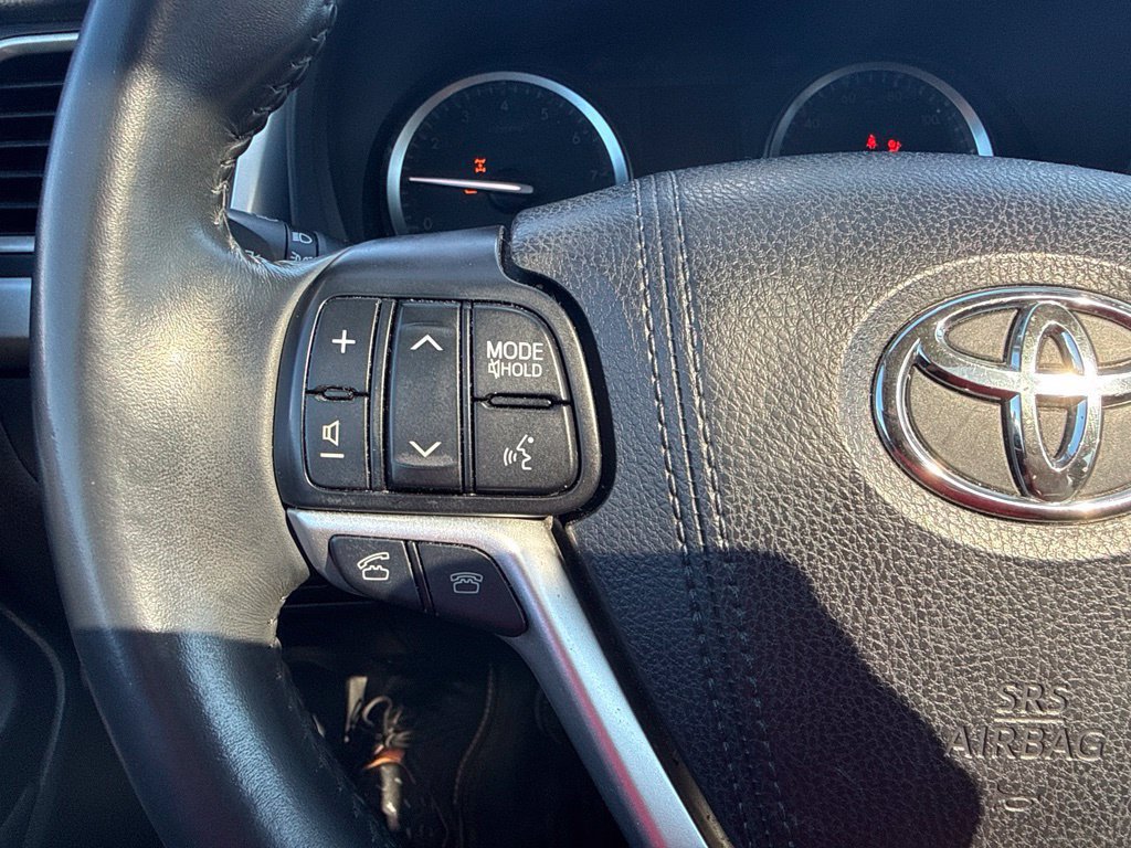 Used 2016 Toyota Highlander Limited AWD/4WD image 24