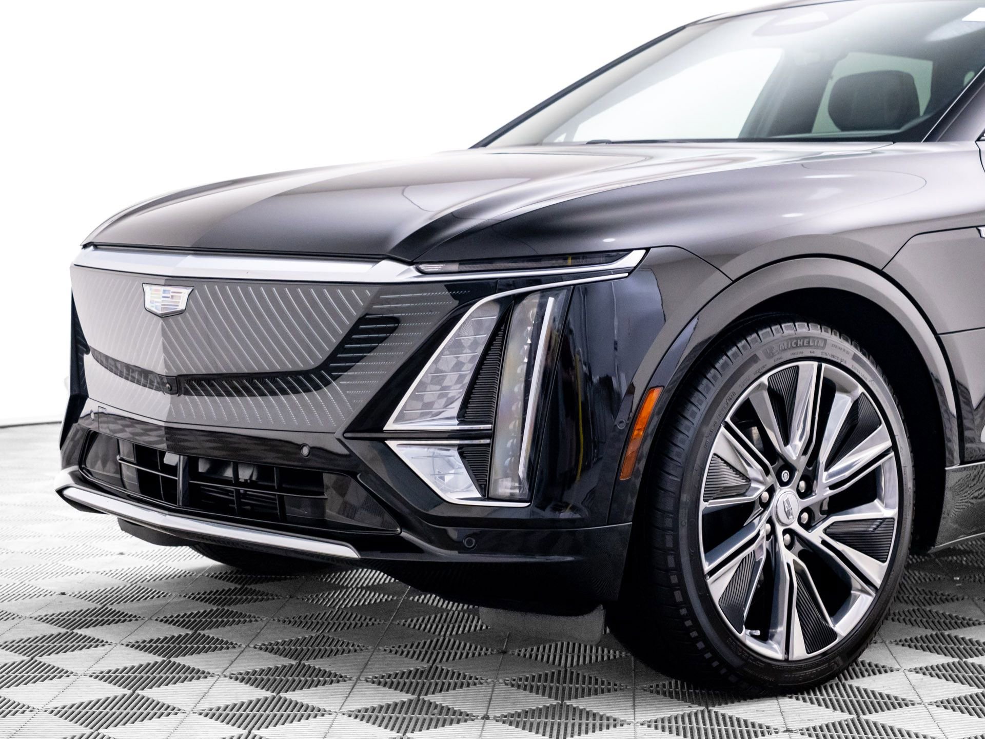 Used 2025 Cadillac Lyriq Luxury w/ LPO, Floor Liner Package AWD/4WD image 40