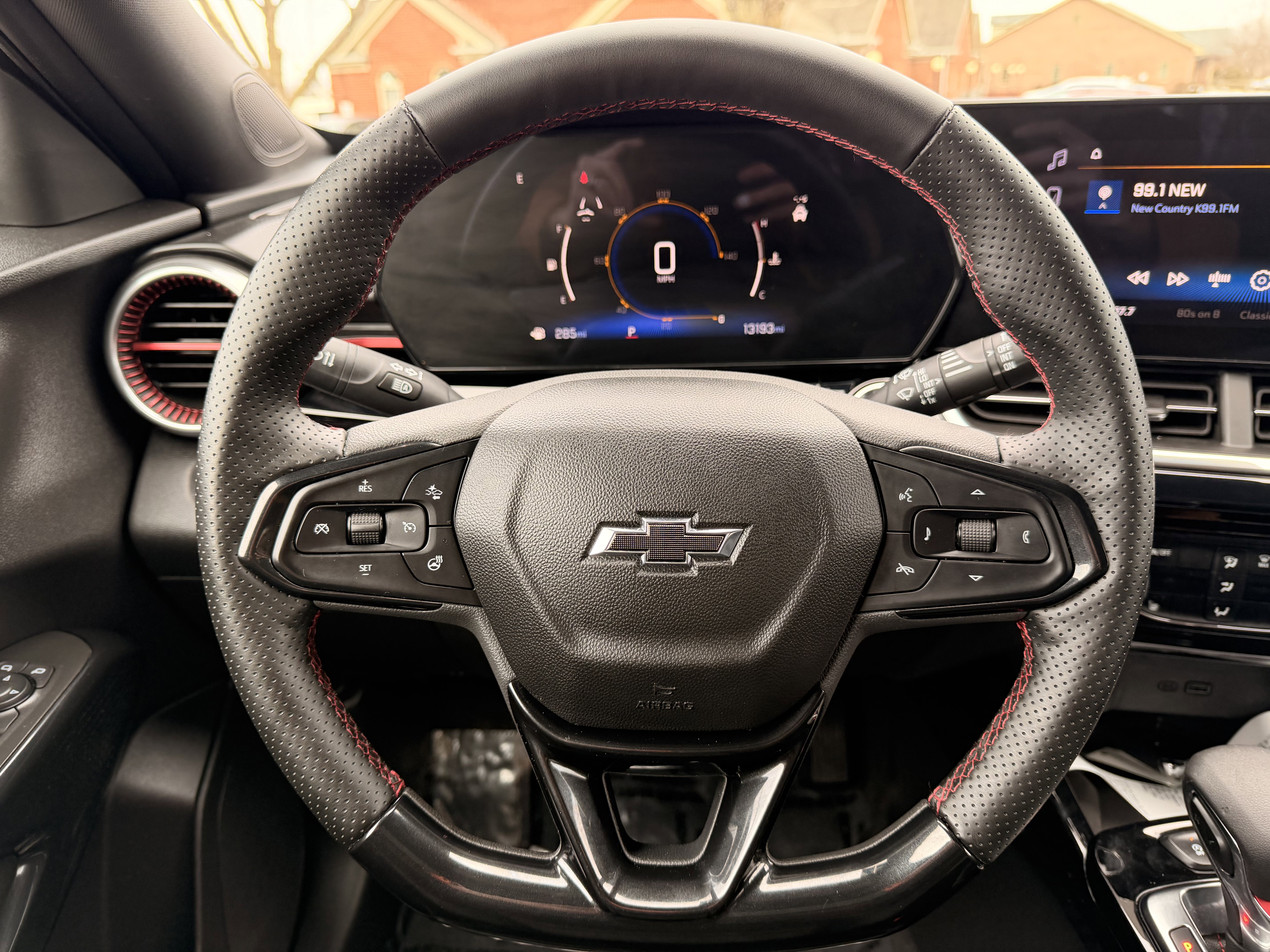 Used 2025 Chevrolet Trax RS w/ Sunroof Package image 17