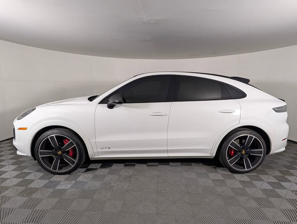 Used 2023 Porsche Cayenne GTS AWD/4WD image 2