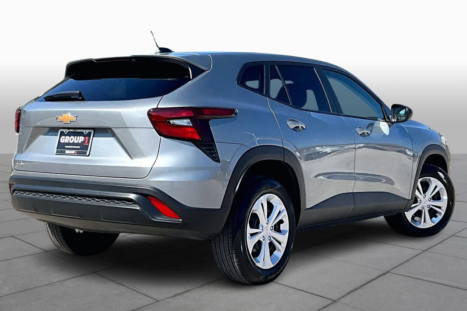 Used 2025 Chevrolet Trax LS image 13