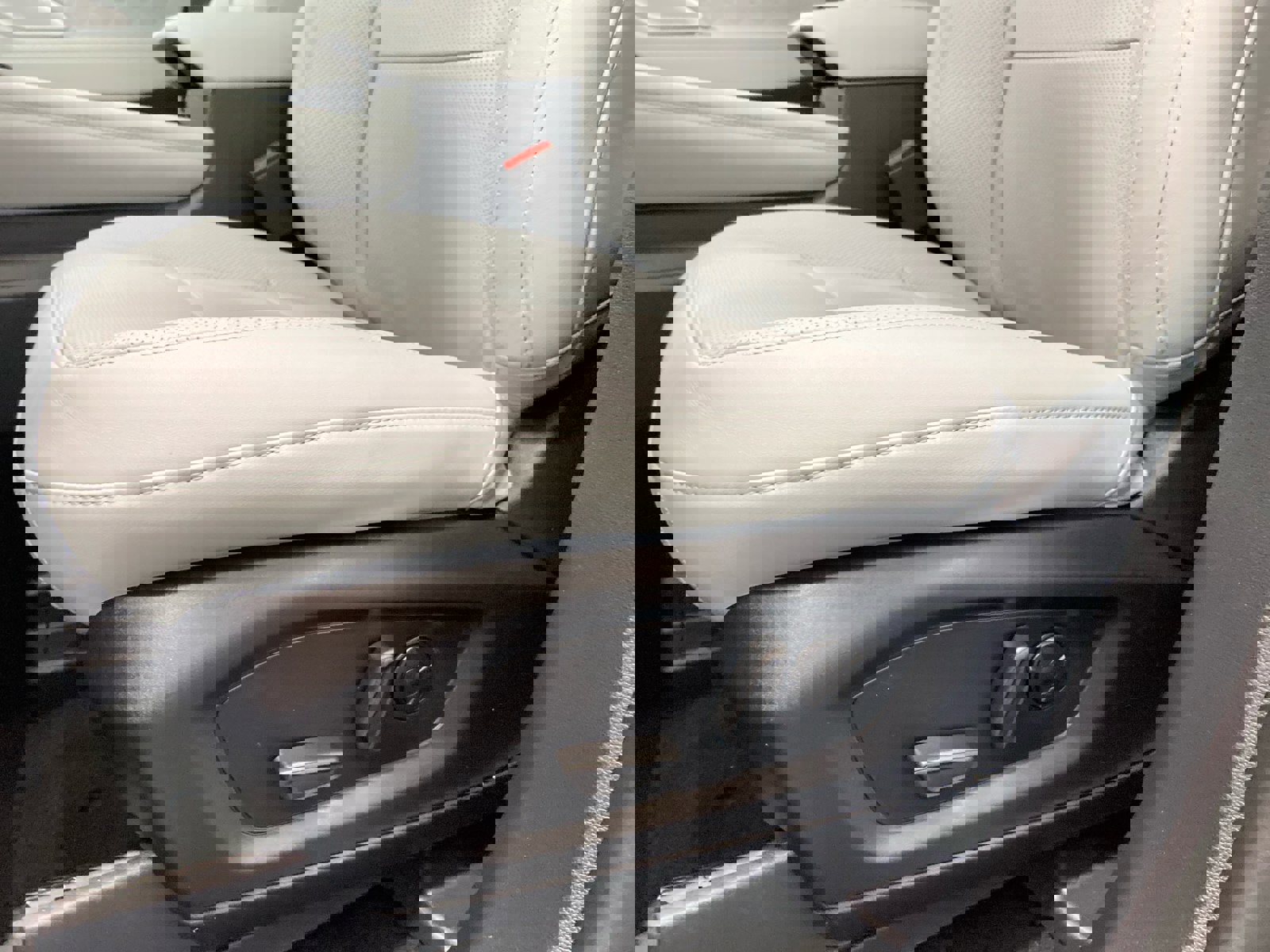 New 2026 Ford Explorer Platinum image 47