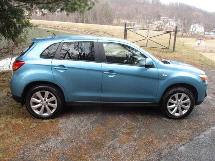 Used 2014 Mitsubishi Outlander Sport ES image 2