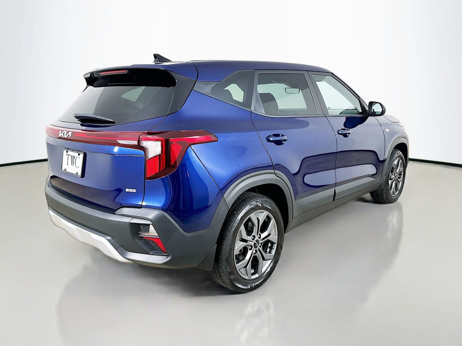 Used 2025 Kia Seltos LX AWD/4WD image 5
