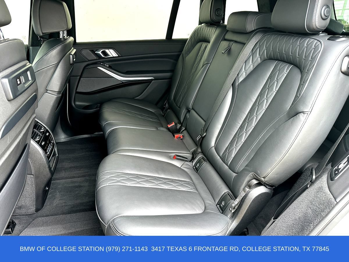 Used 2022 BMW X7 M50i w/ Cold Weather Package AWD/4WD image 19