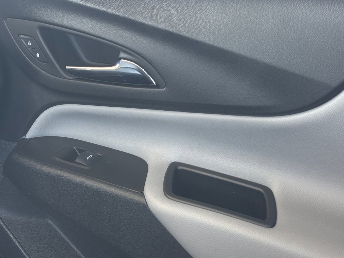 Used 2023 Chevrolet Equinox LS FWD image 30