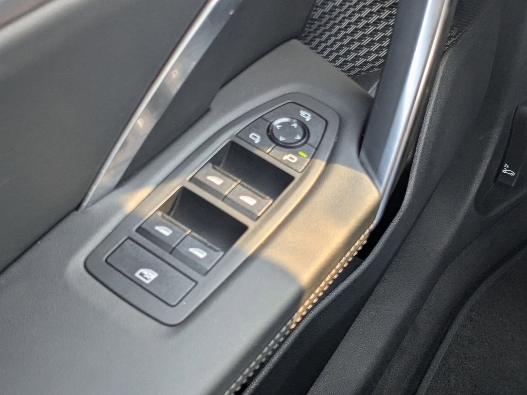 Used 2025 BMW X2 xDrive28i w/ M Sport Package AWD/4WD image 20