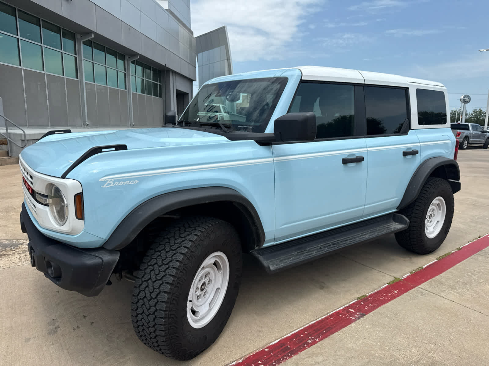 Used 2025 Ford Bronco Heritage Edition AWD/4WD image 6