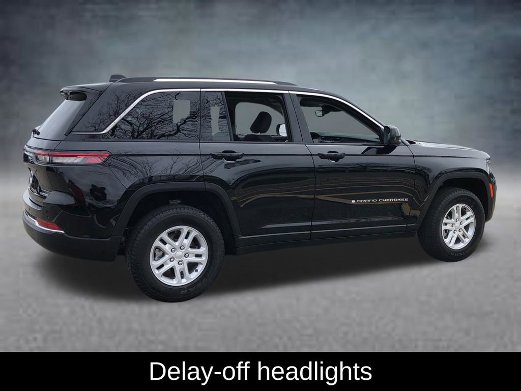 Used 2023 Jeep Grand Cherokee Laredo image 9