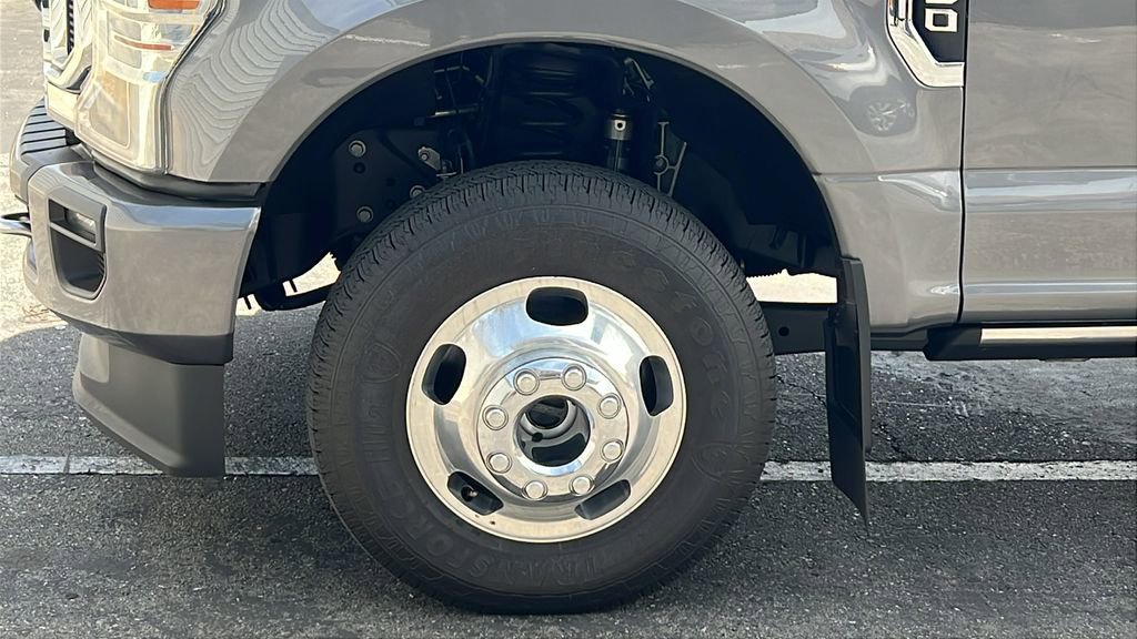 Certified 2022 Ford F350 Platinum AWD/4WD image 8