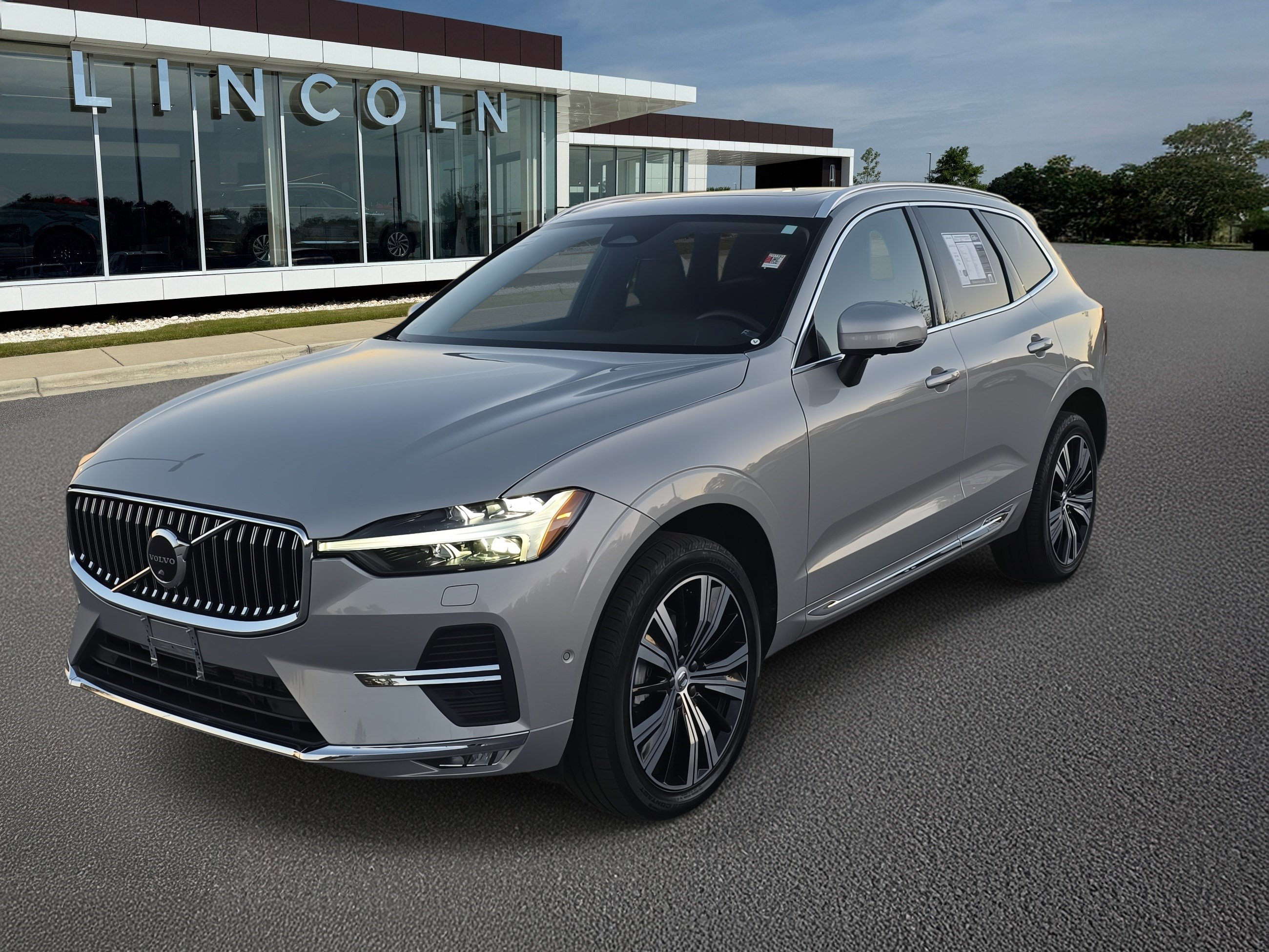 Used 2023 Volvo XC60 B5 Plus w/ Climate Package image 1