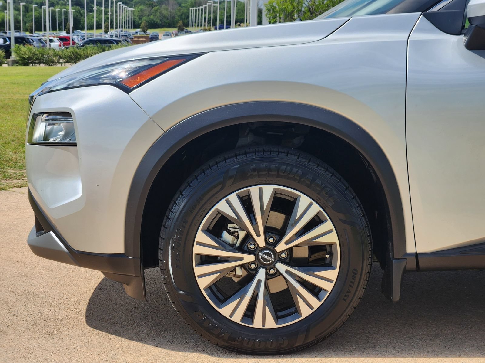 Used 2023 Nissan Rogue SV FWD image 13