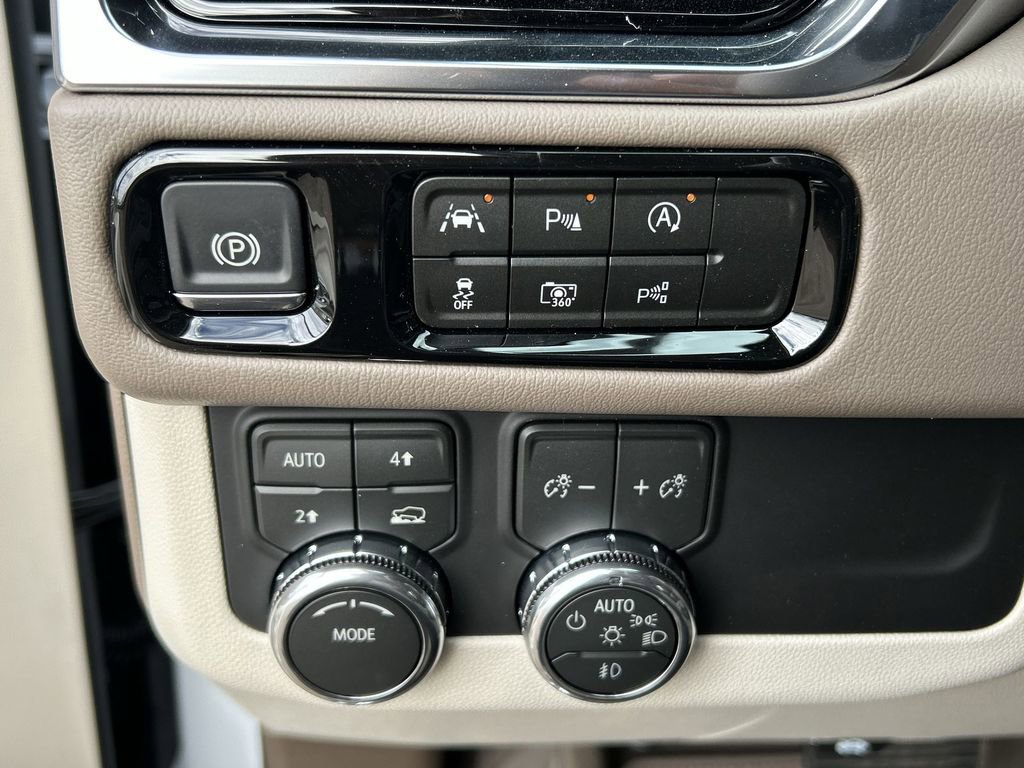 New 2026 GMC Yukon XL Denali w/ Sun & Power Step Package image 18