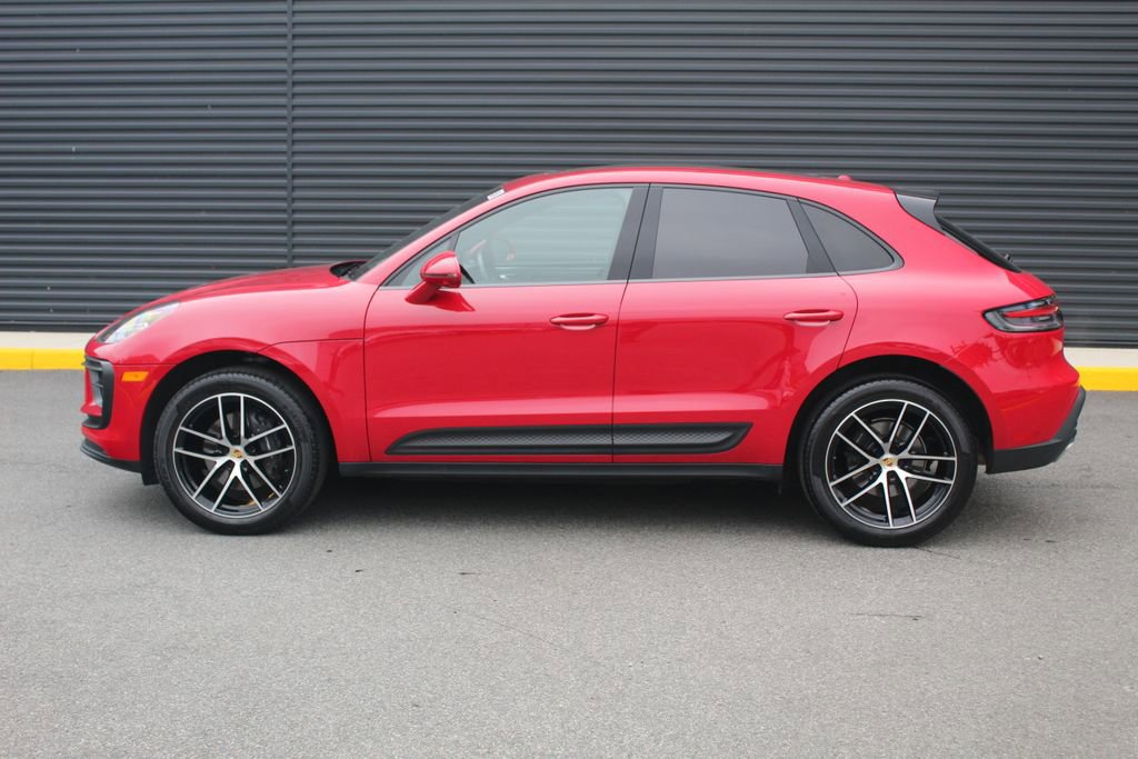 Certified 2025 Porsche Macan AWD/4WD image 2