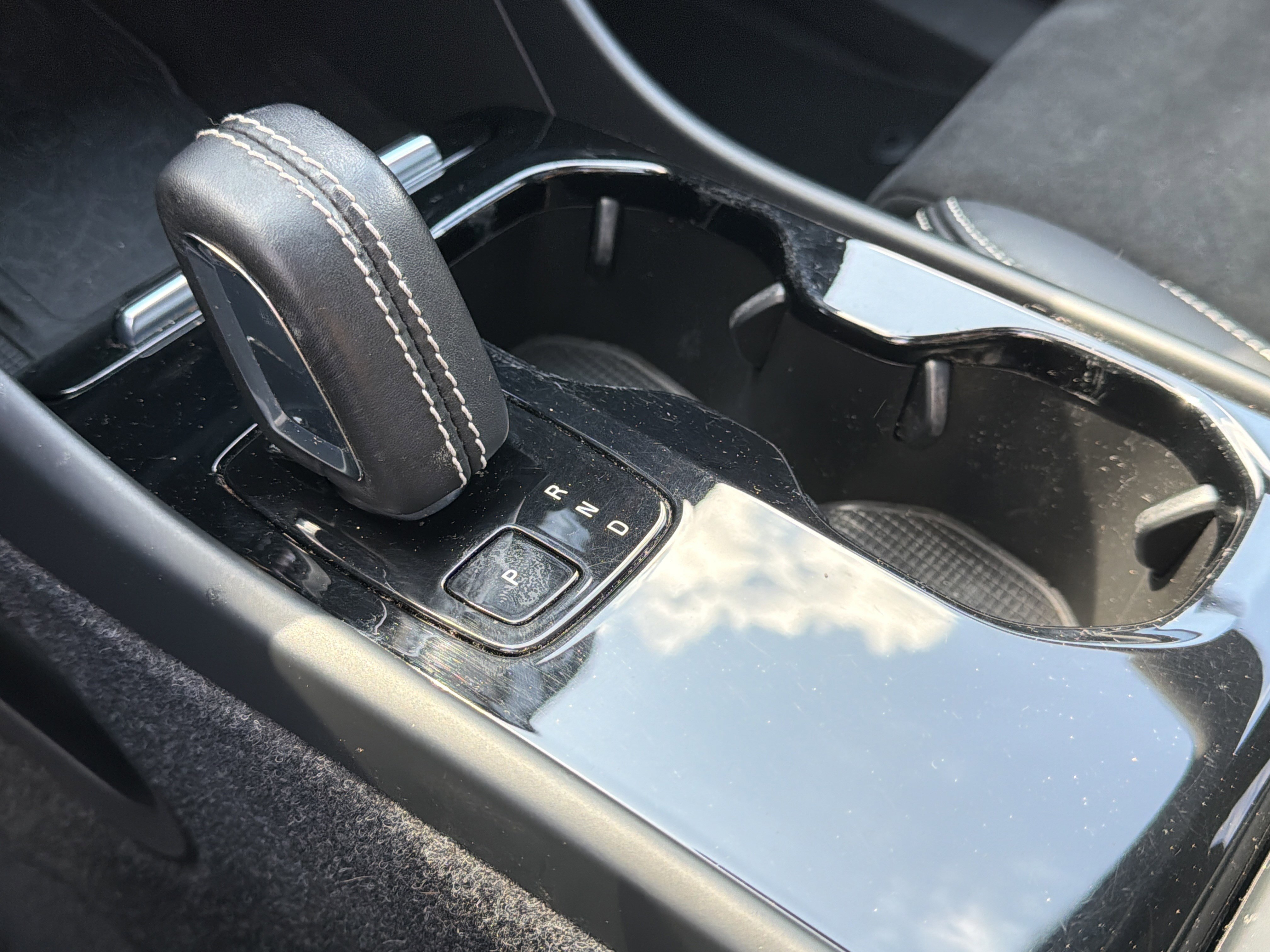 Certified 2022 Volvo XC40 P8 Recharge Plus image 26