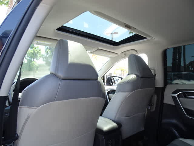 Used 2019 Toyota RAV4 Limited w/ Carpet Mat Package FWD image 22