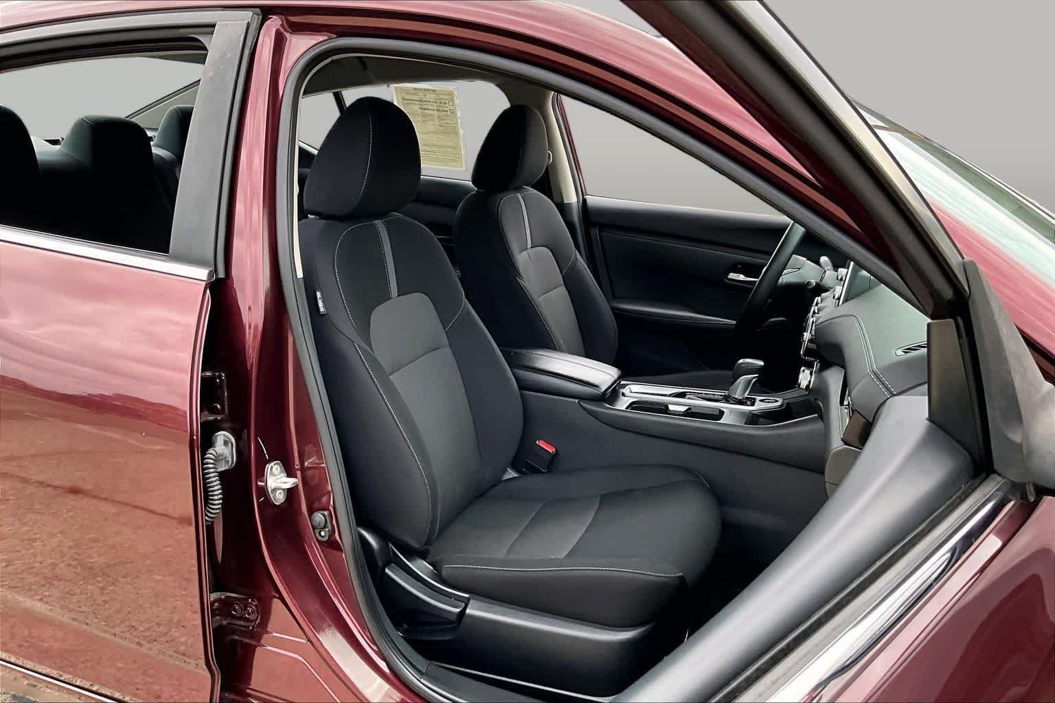 Used 2024 Nissan Sentra SV FWD image 9
