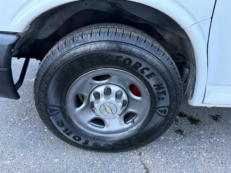 Used 2011 Chevrolet Express 2500 image 29