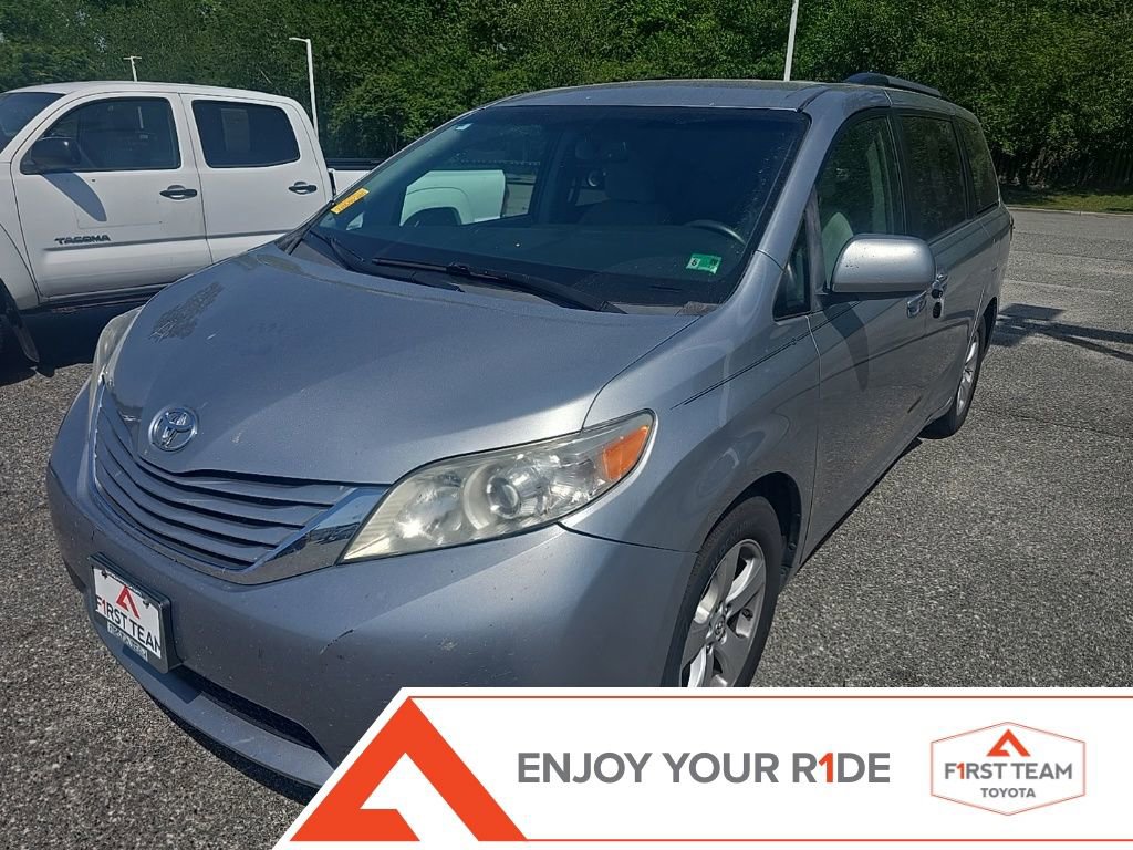 Used 2016 Toyota Sienna LE FWD image 1