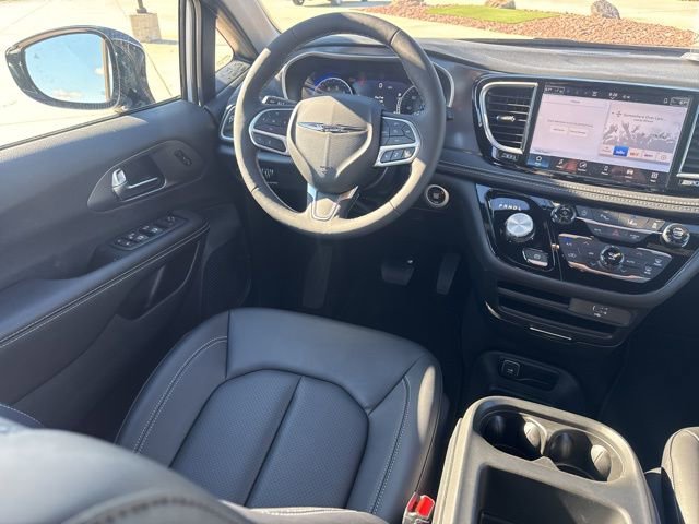 New 2026 Chrysler Pacifica Select image 16