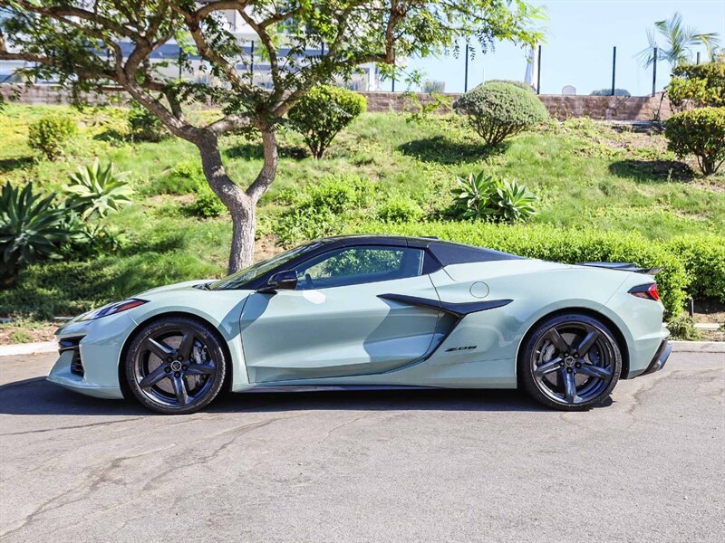 Used 2024 Chevrolet Corvette Z06 RWD image 2