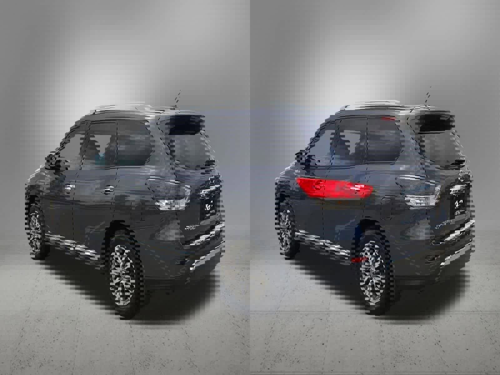 Used 2014 Nissan Pathfinder SL w/ Cargo Package FWD image 4