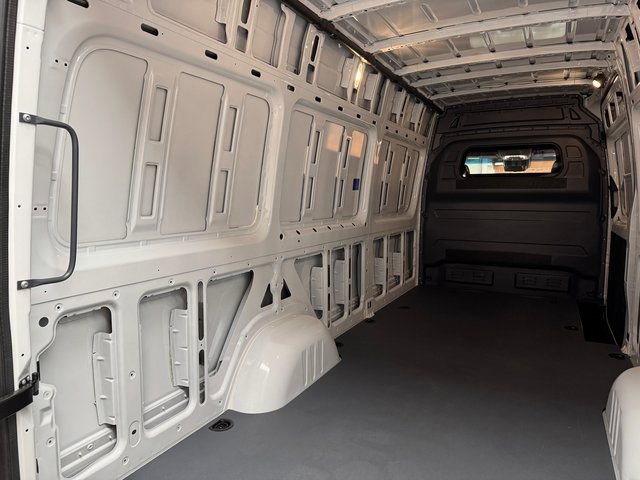 Used 2024 Mercedes-Benz Sprinter 2500 image 23