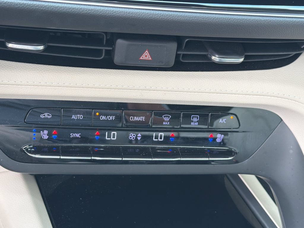 Used 2023 Buick Envision Avenir FWD image 24
