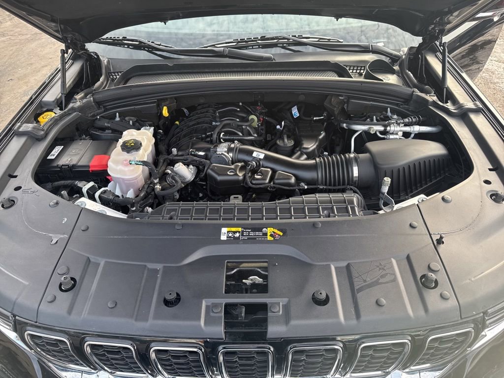 Used 2023 Jeep Grand Cherokee Limited image 51