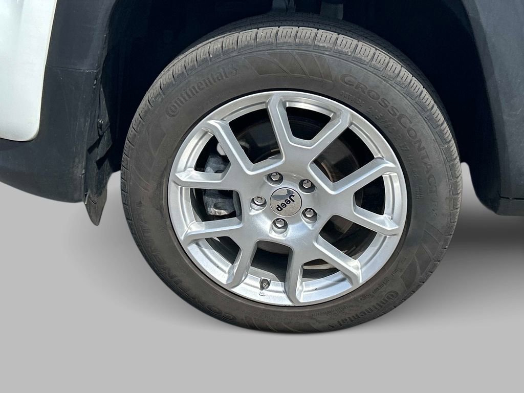 Certified 2023 Jeep Renegade Latitude w/ Premium Group image 9