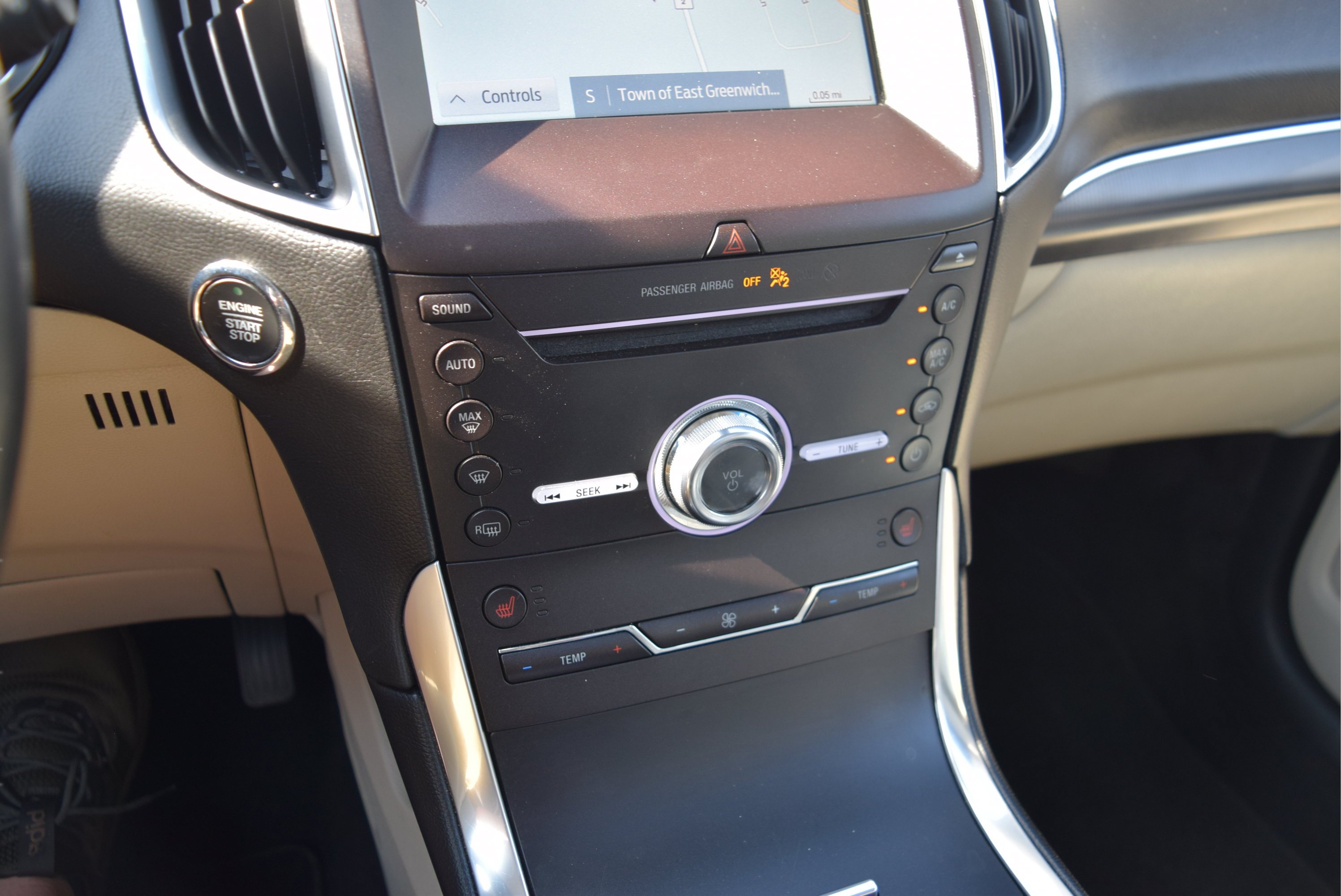 Used 2019 Ford Edge Titanium w/ Cold Weather Package AWD/4WD image 16