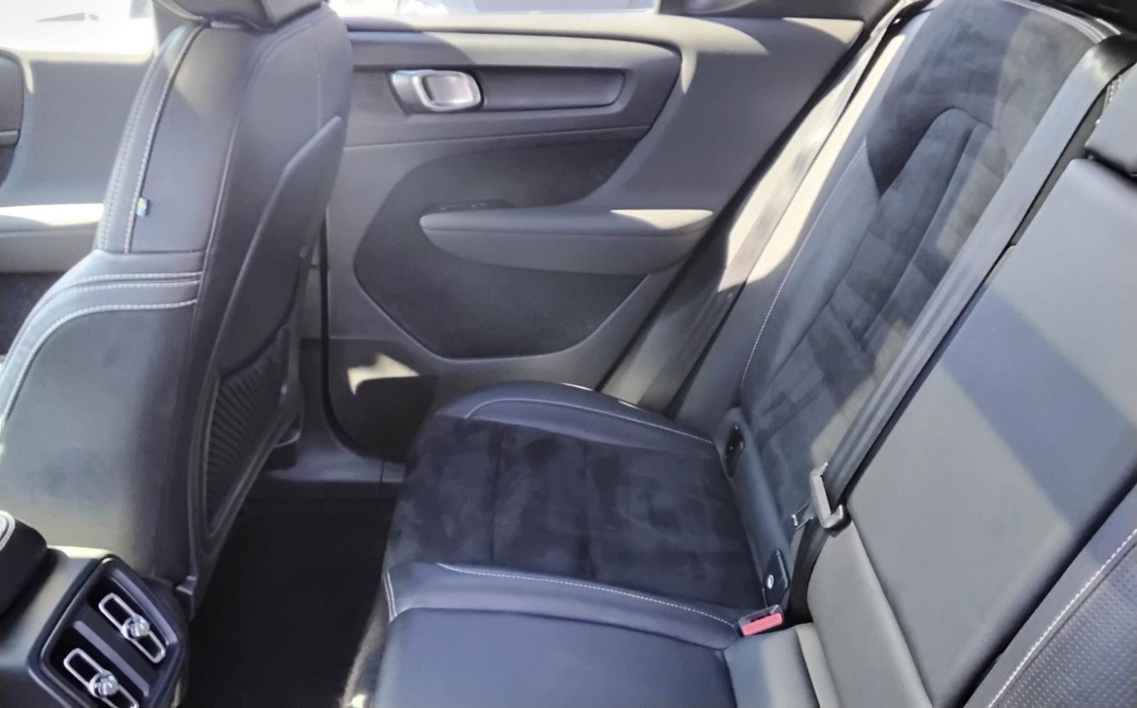 Used 2021 Volvo XC40 P8 Recharge w/ Advanced Package image 20