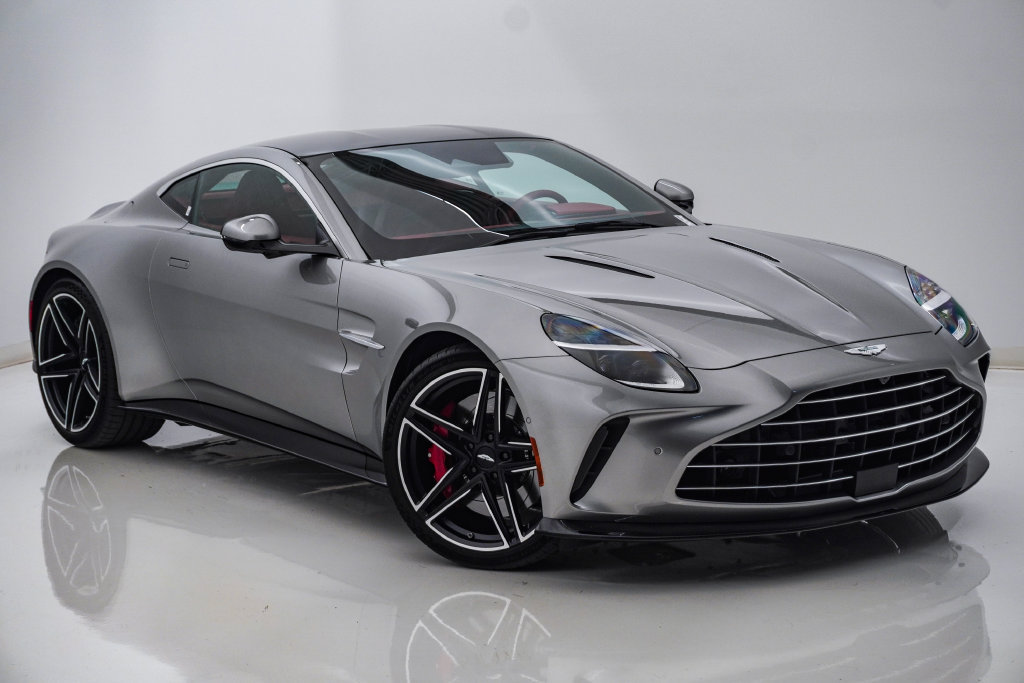 Used 2025 Aston Martin V8 Vantage Roadster RWD image 3