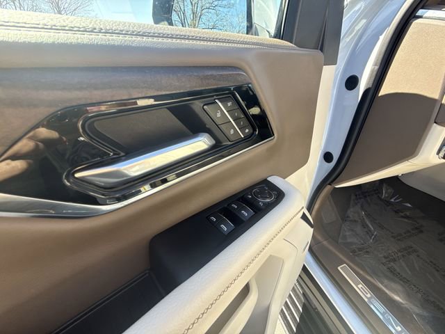 Used 2026 GMC Yukon XL Denali w/ Denali Reserve Package image 13