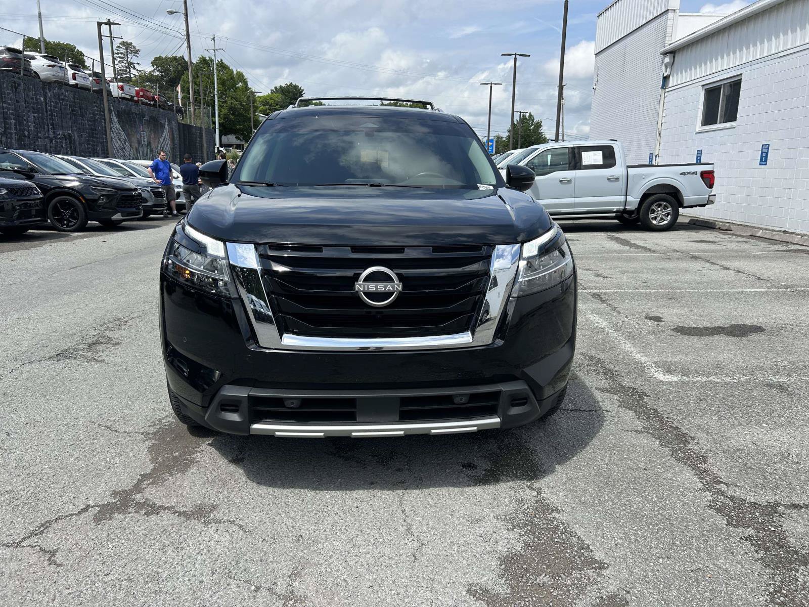 Used 2024 Nissan Pathfinder SL AWD/4WD image 8