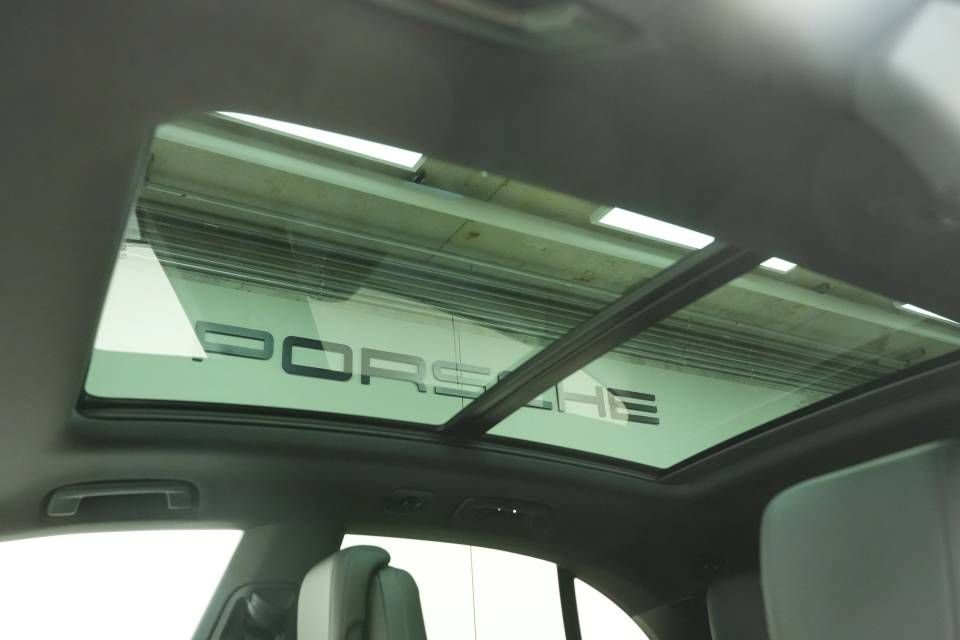 New 2026 Porsche Macan 4 Electric AWD/4WD image 37
