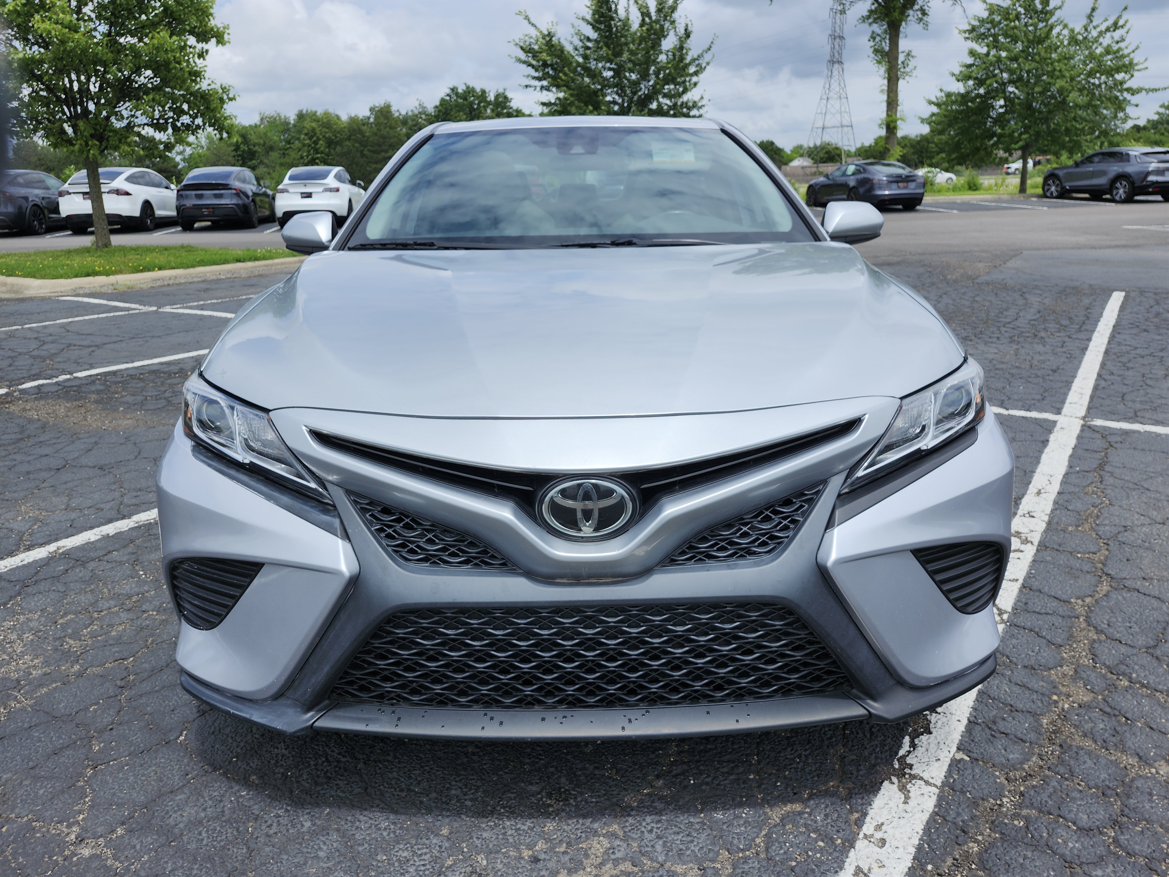 Used 2020 Toyota Camry SE FWD image 11