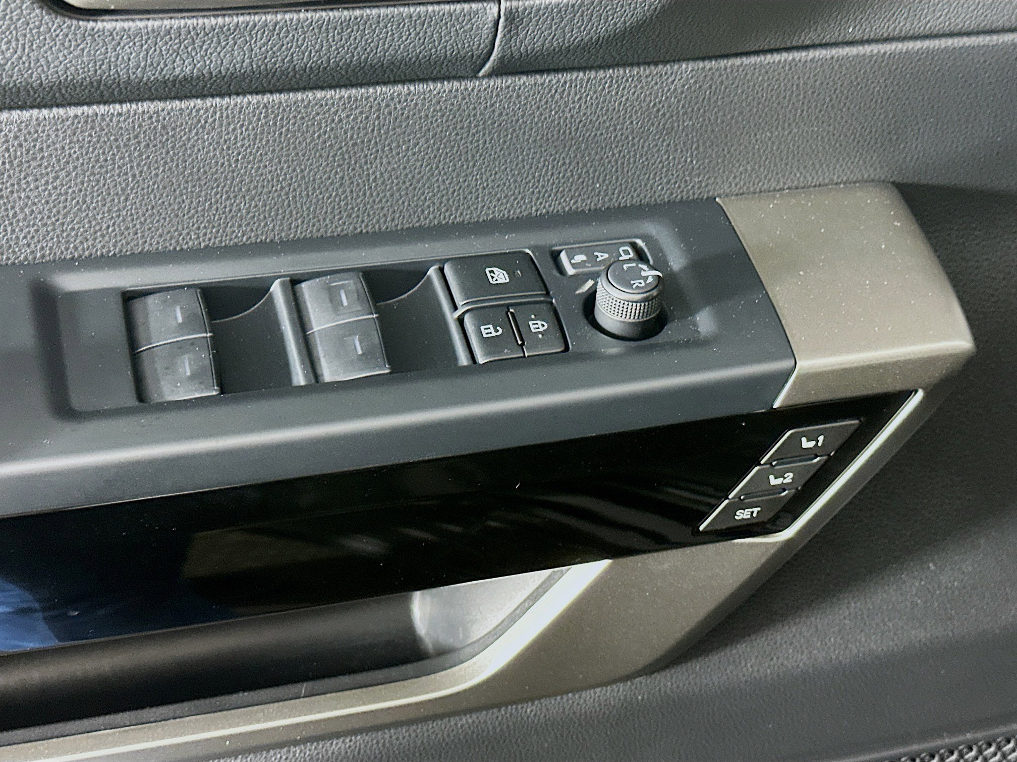 Used 2025 Toyota Tundra Limited image 15