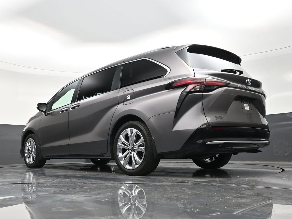 Used 2024 Toyota Sienna Platinum image 22