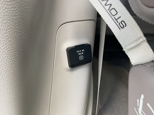 Used 2019 Chrysler Pacifica Touring-L Plus w/ Tire & Wheel Group FWD image 23